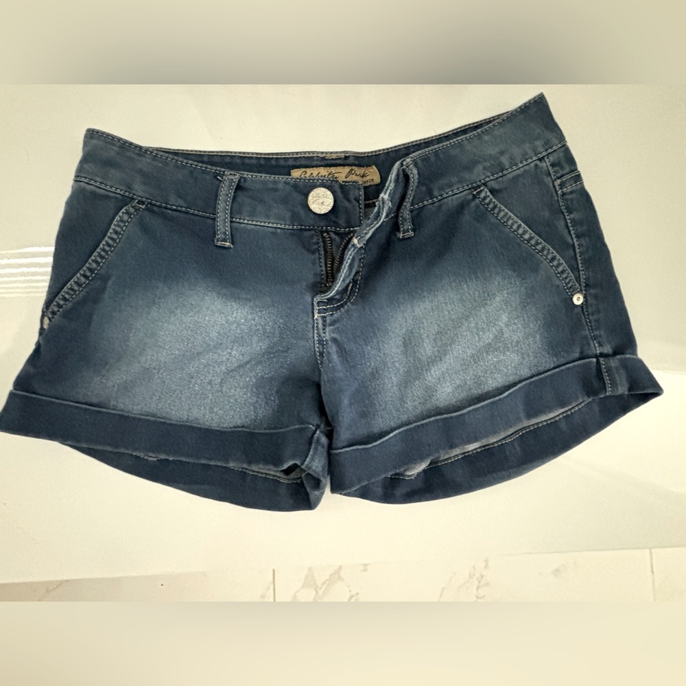 Low-rise jean shorts
